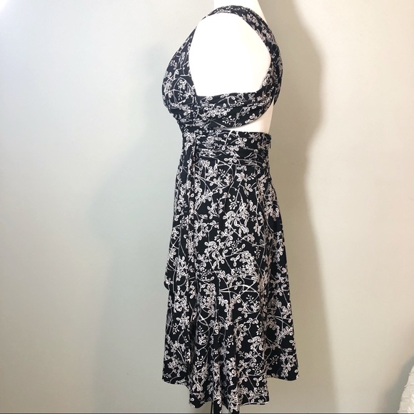White House Black Market Cocktail Dress | size 2 - Picture 2 of 8